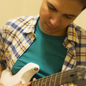 سینا-موسوی-آموزش-تخصصی-گیتار-و-گیتار-الکتریک